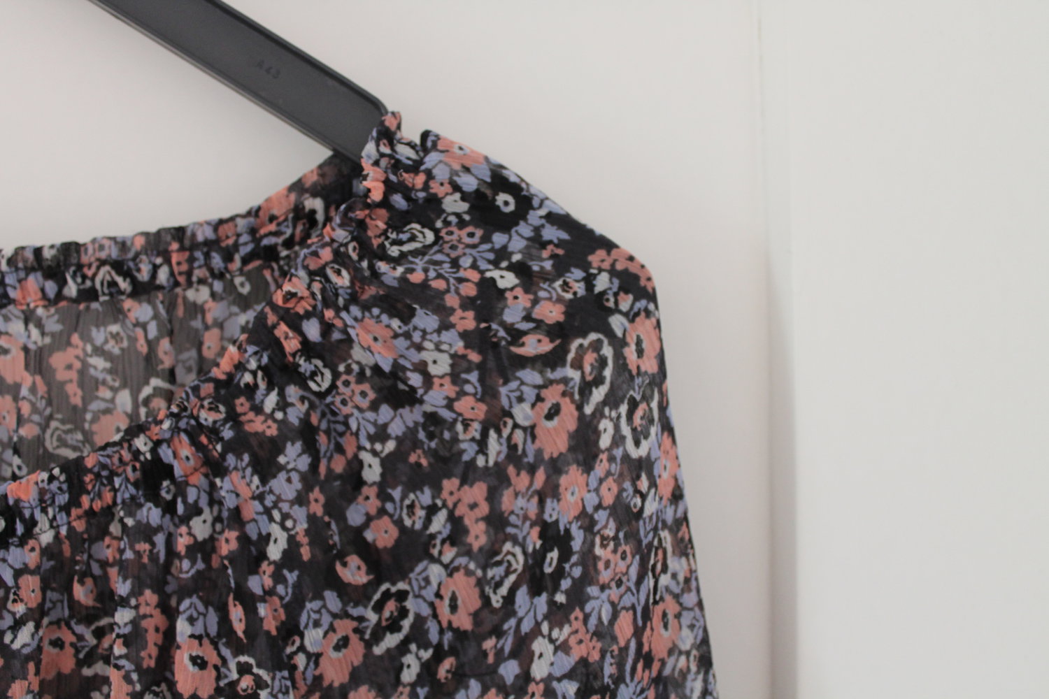 Schöne Bluse / Carmenbluse, H&M, 36, w. NEU, bunt Blümchen, blau, rose / apricot, schwarz