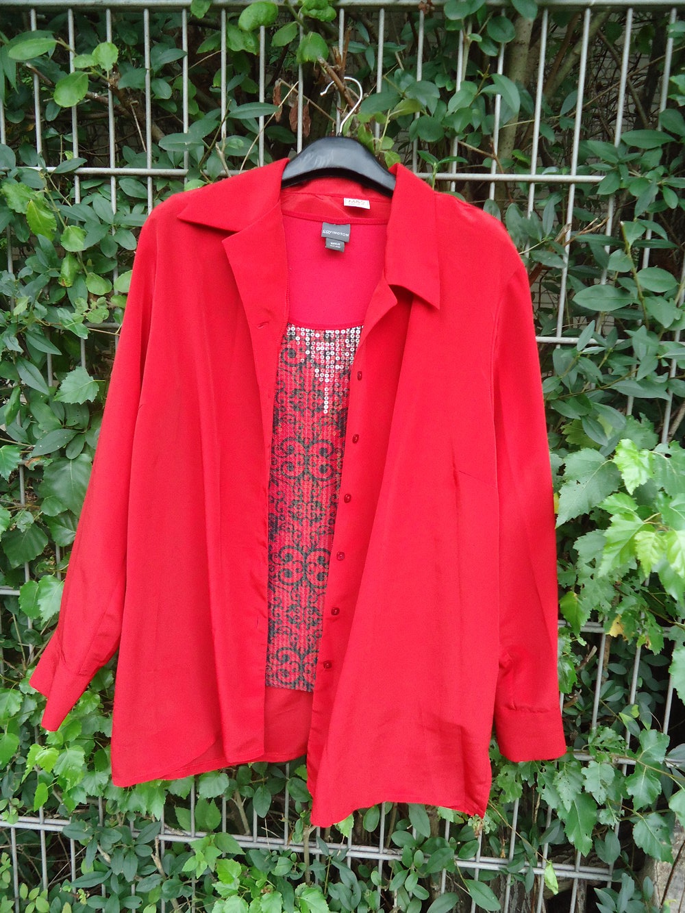 Ein 2 teiliges Set, Damen Bluse und Paillettenverziertes Top