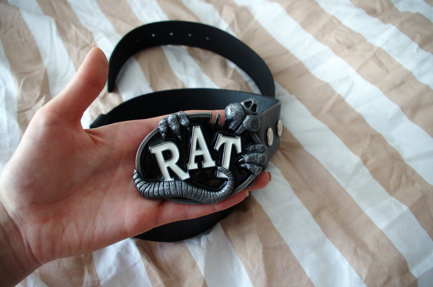 Schwarzer Gürtel große Schnalle Echtleder RAT Ratte Schriftzug