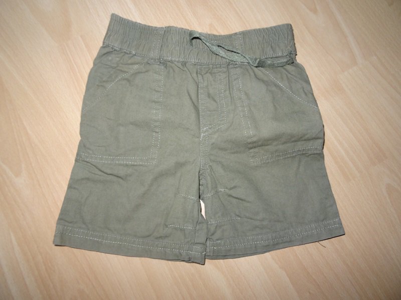 Kurze grüne Hose von Topolino Gr. 86