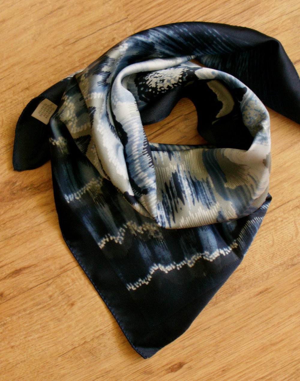 Kleines italienisches Tuch 3