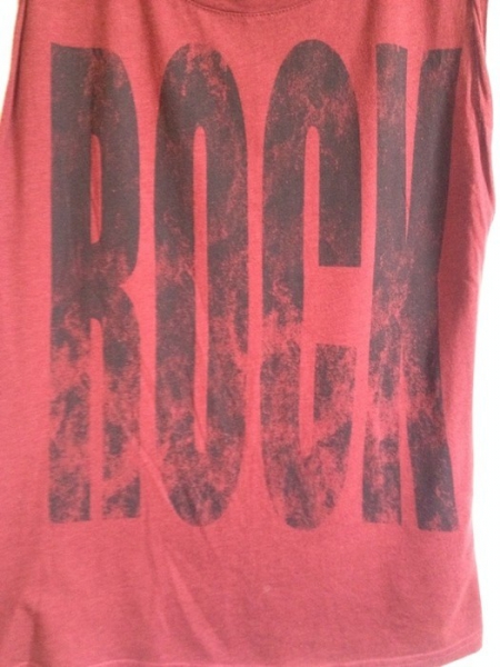 rotes Rock Shirt mit Nieten
