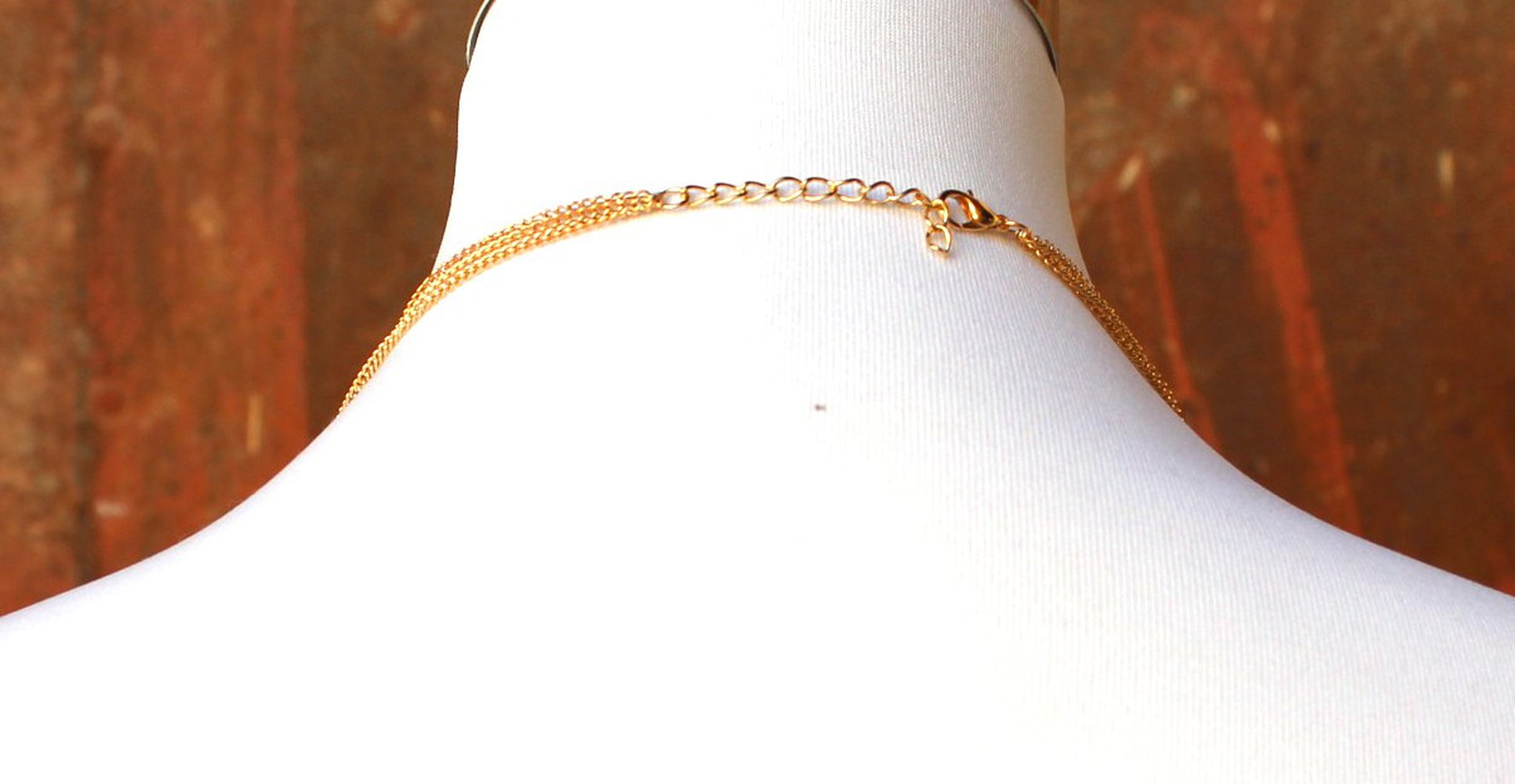 mehrreihige filigrane gelbgoldene Kette (Kreuz, Stern, Feder, Auge)