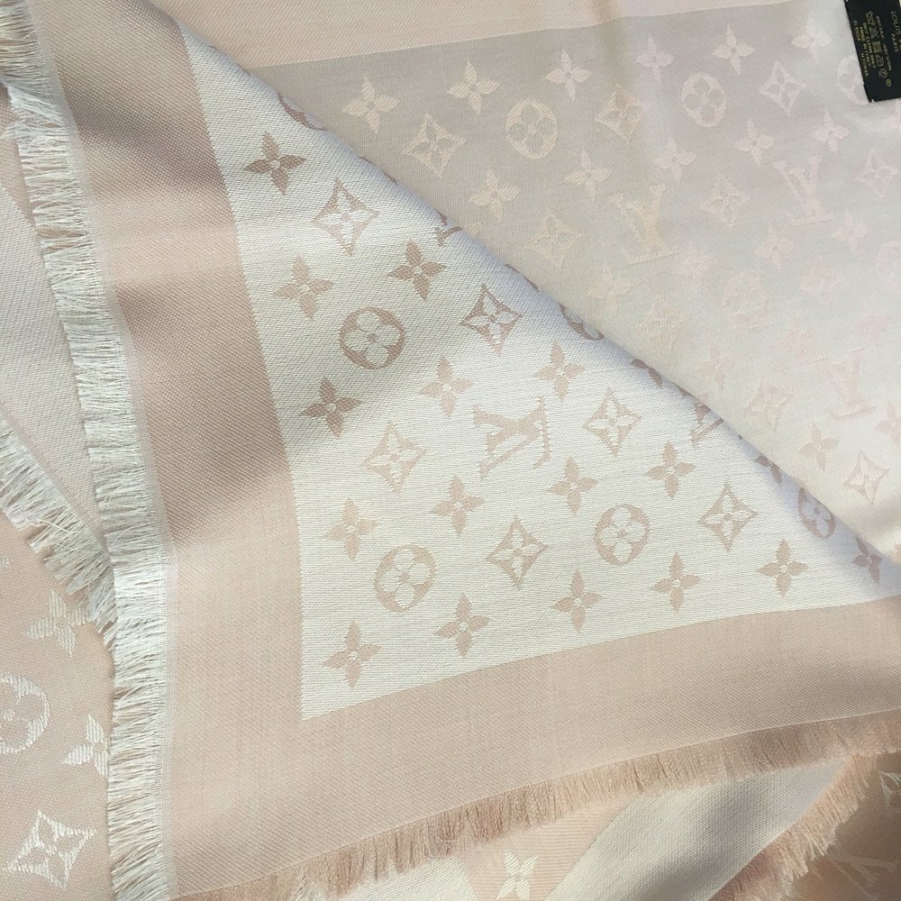louis vuitton monogram tuch
