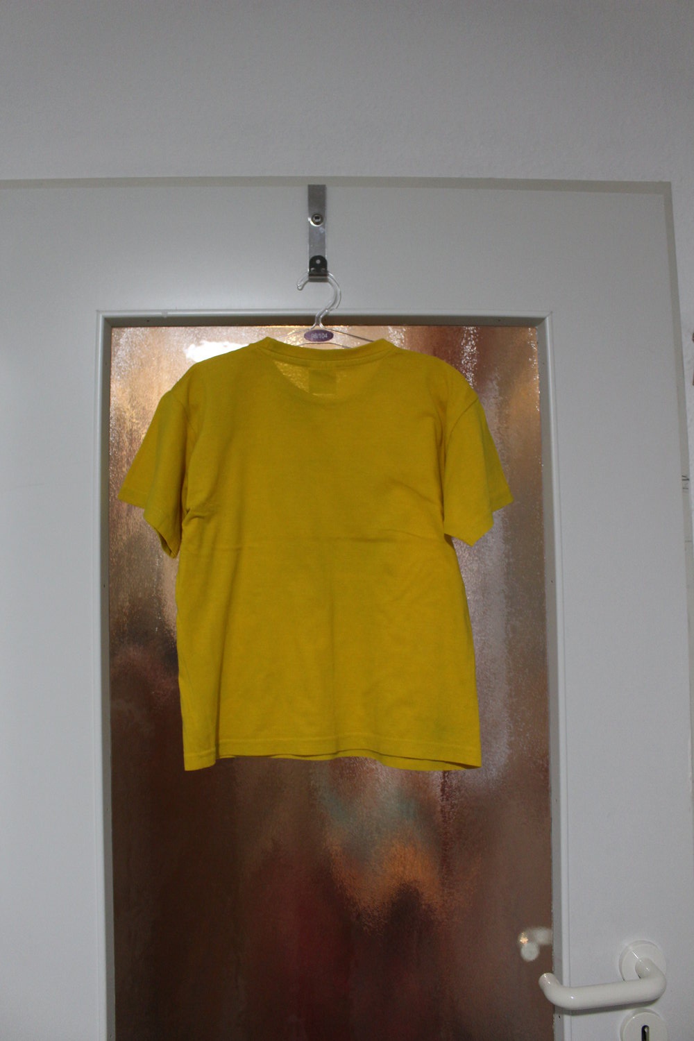 82. T-Shirt, gelb, Kos-Logo, Gr. 122-128