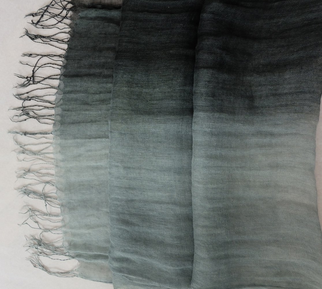 Leinen Schal, Tuch mit gedrehte Fransen & Farbverlauf in Grau Schwarz Blau 