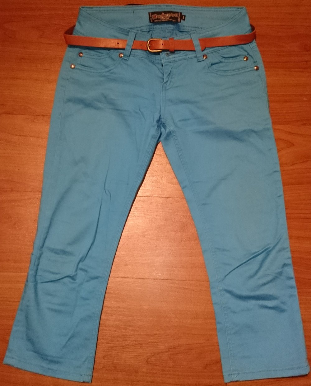 3/4 Hose hellblau mit Gürtel