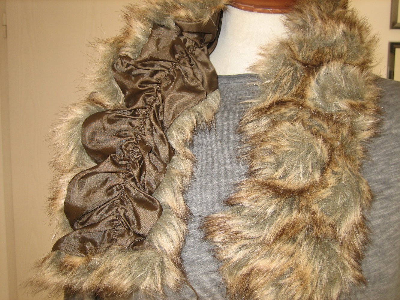 Kuschelweicher, hochwertiger Kunstfell-Schal, absolut ungetragen - tolle Geschenkidee!