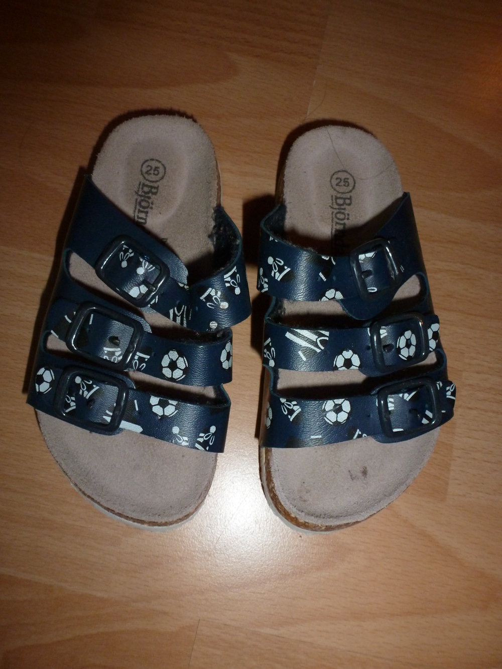 Hausschuhe Gesundheitsschuhe Haus Schuhe Schlappen Fußball Gr. 25 Björndal