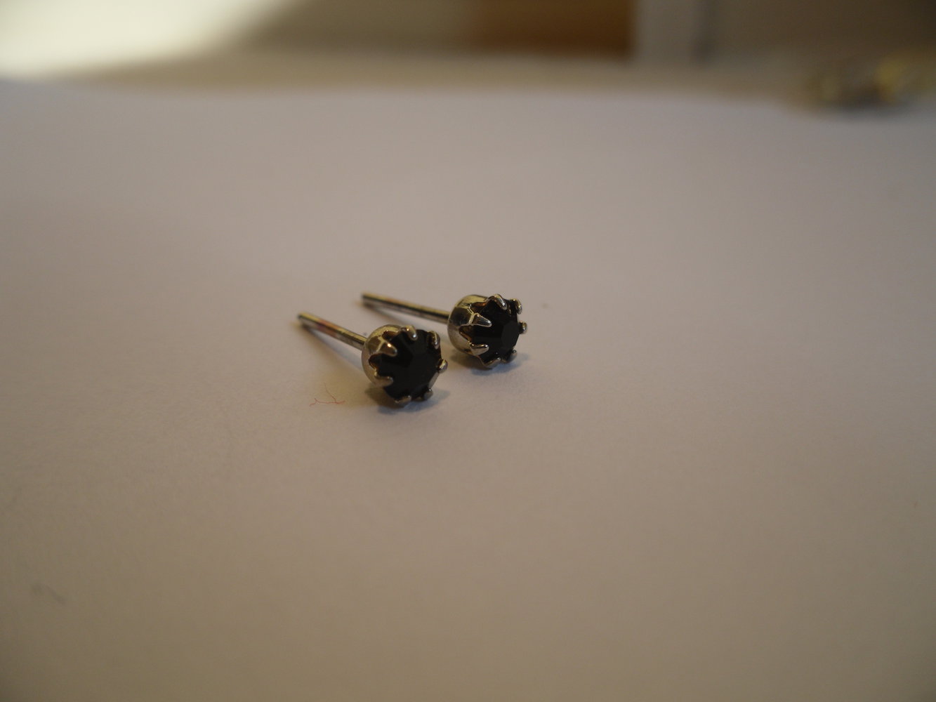 Ohrstecker: getragene Einzelstücke und Paare