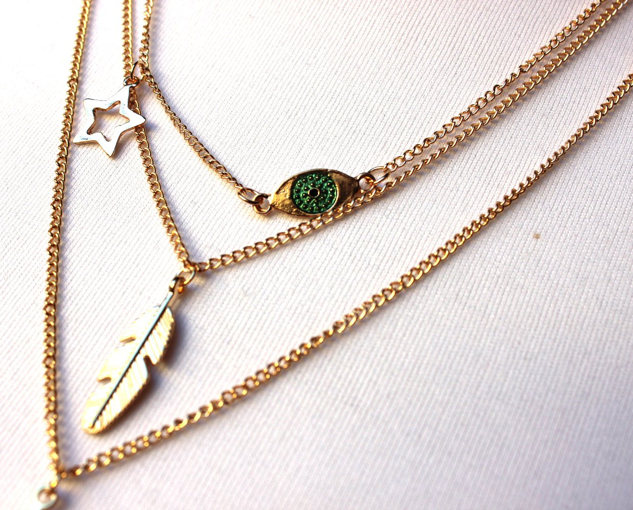 mehrreihige filigrane gelbgoldene Kette (Kreuz, Stern, Feder, Auge)