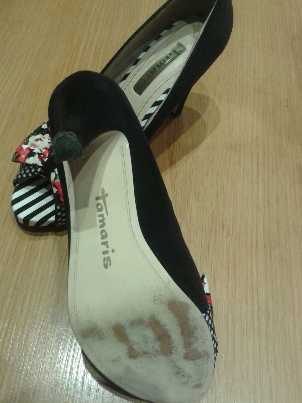 Schwarze Peeptoe Pumps vom TAMARIS