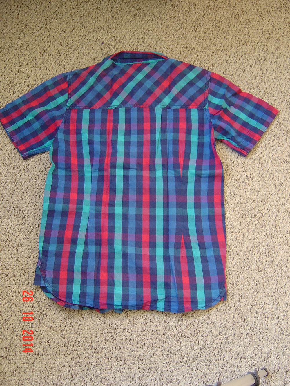 kariertes kurzärmeliges Hemd