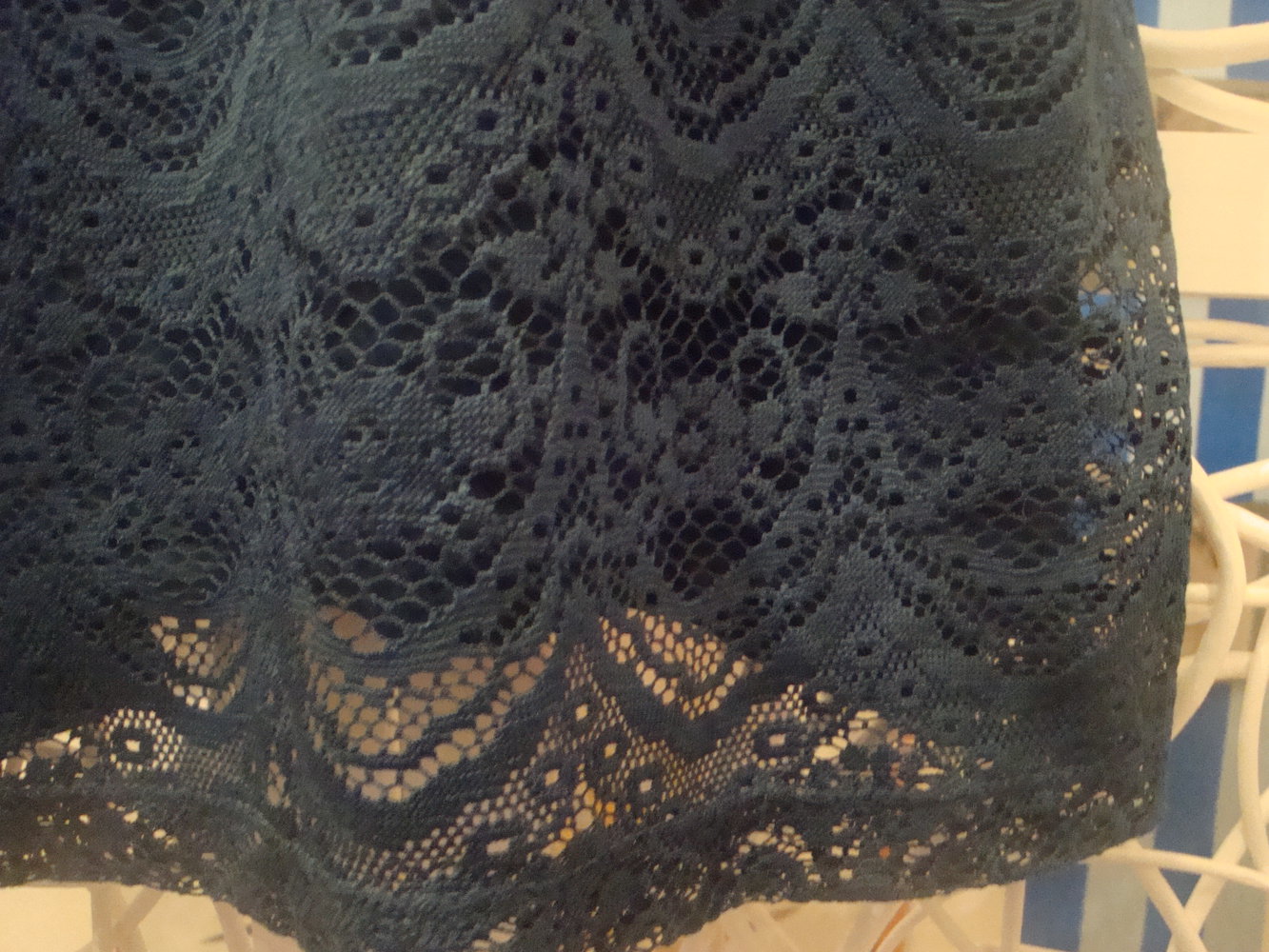 grünes Top mit Spitzenlage