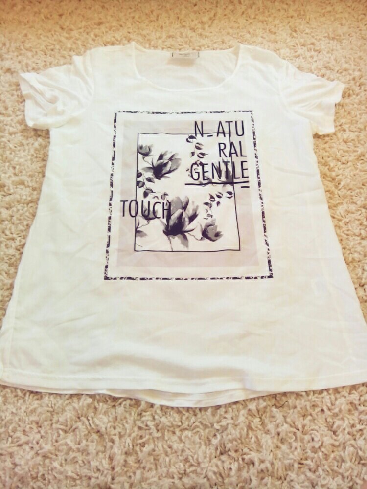 Weises T-shirt mit Aufdruck