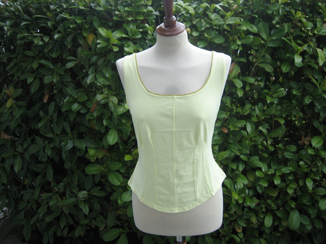 Edles Top Gr. 40/42, frisches Vanille-Gelb - tolle Passform, absolut neuwertig!