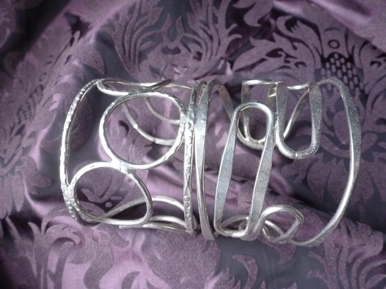 Neuwertiger silberner Armreif Statement Ornamente Silber