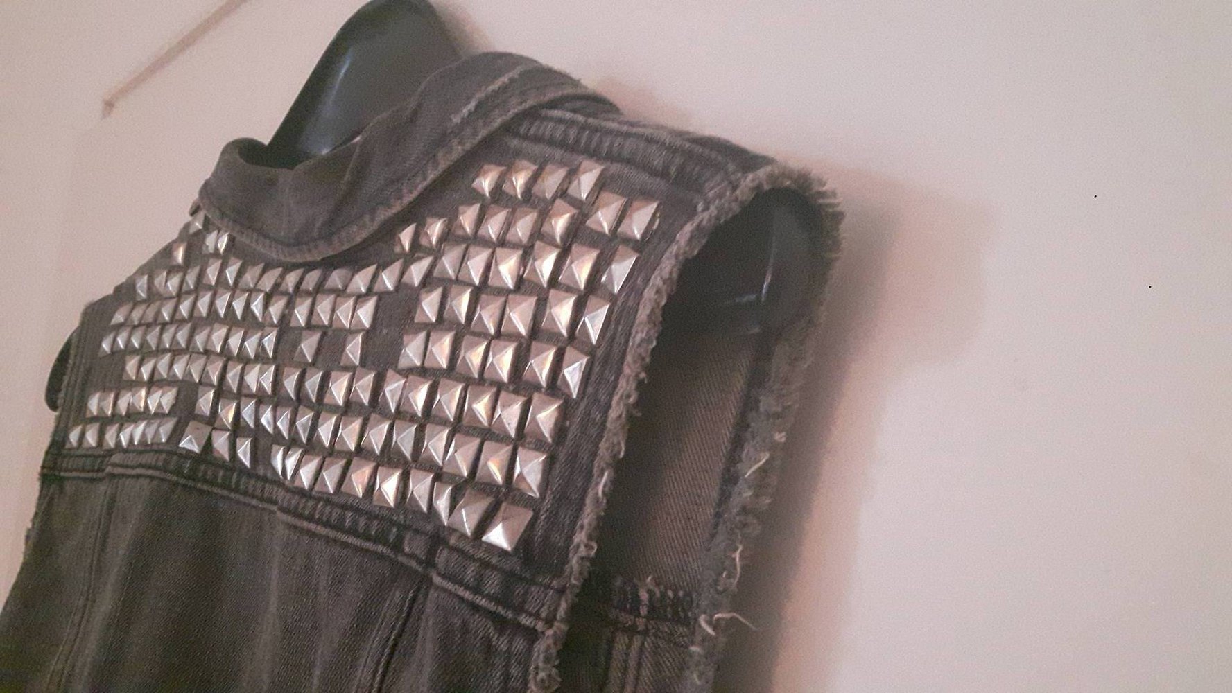 Trendige Jeansweste im Usedlook