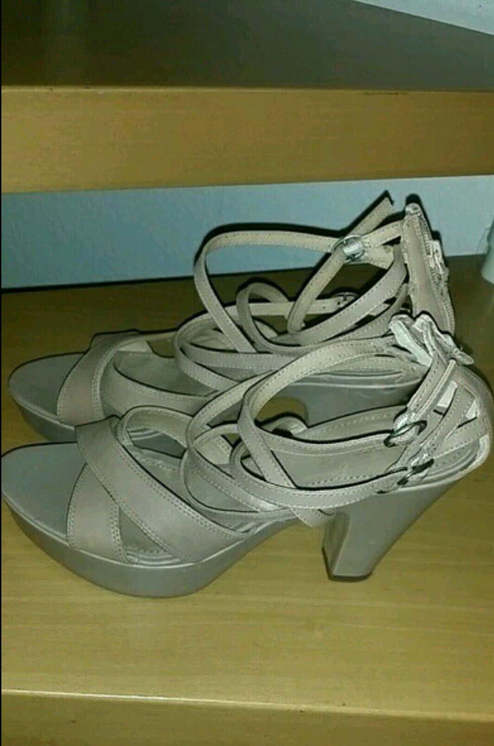 Sehr schöne Sandaletten in Nude Farbe aus echtem Leder von Esprit 