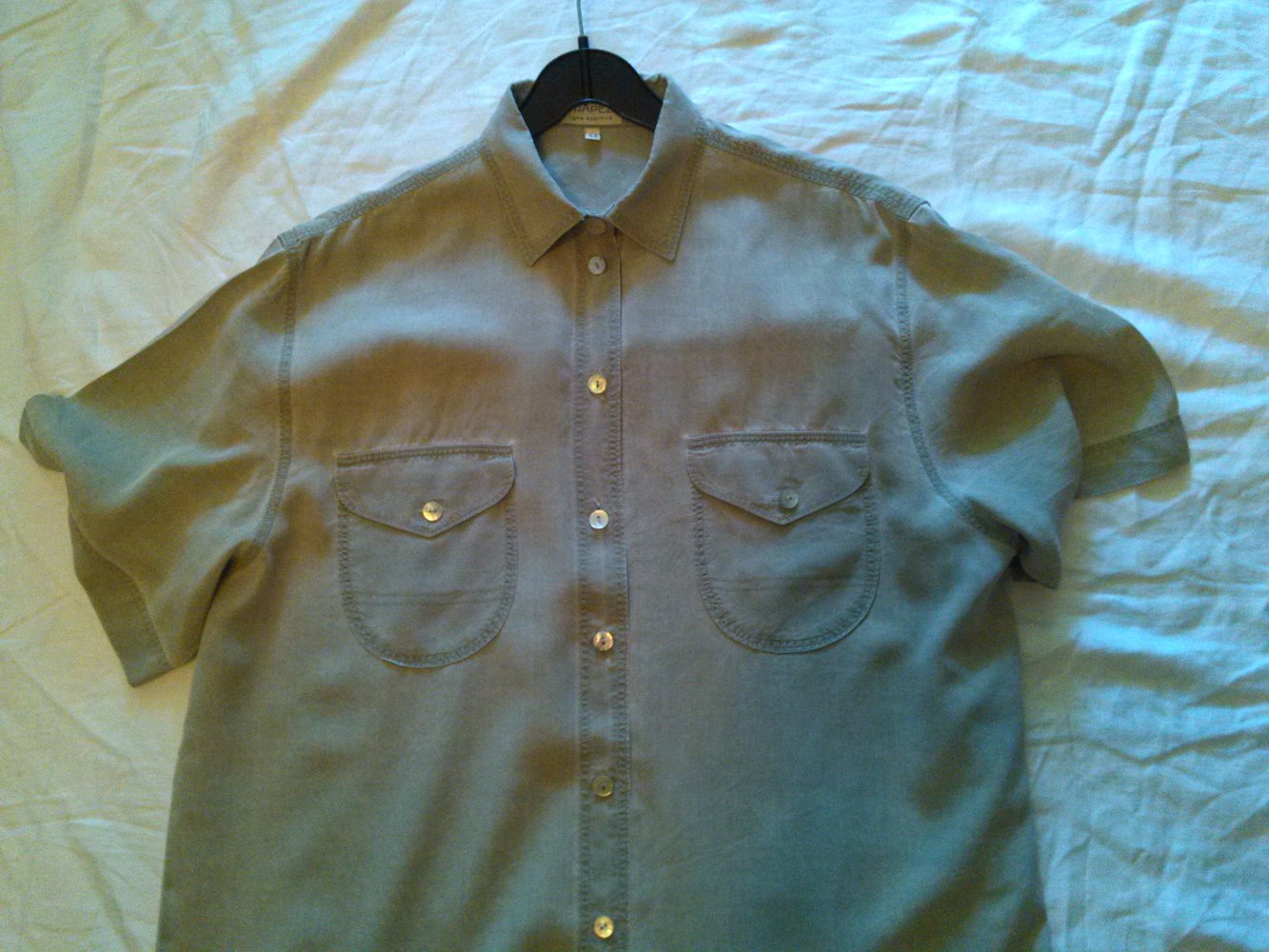 Schöne sportliche Hemdbluse in hellem olivgrün von Trapez Ligne Sportive Gr. 44