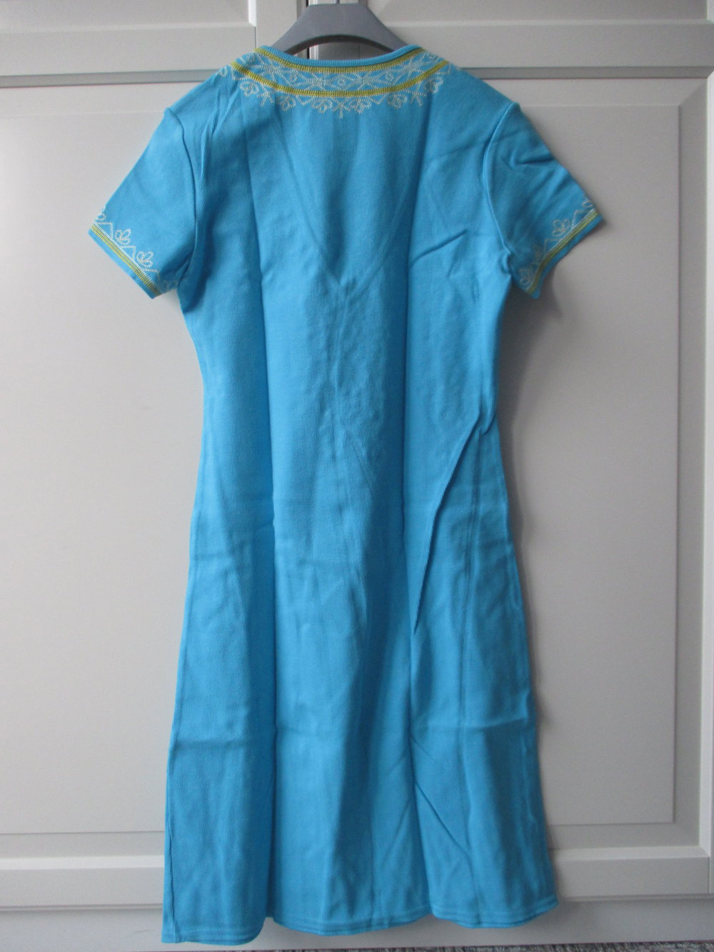 türkisfarbiges Kleid, Mode International /Victoria`s Secret mit Pailletten & gestickter Bordüre, orientalisch angehaucht, Gr. M 