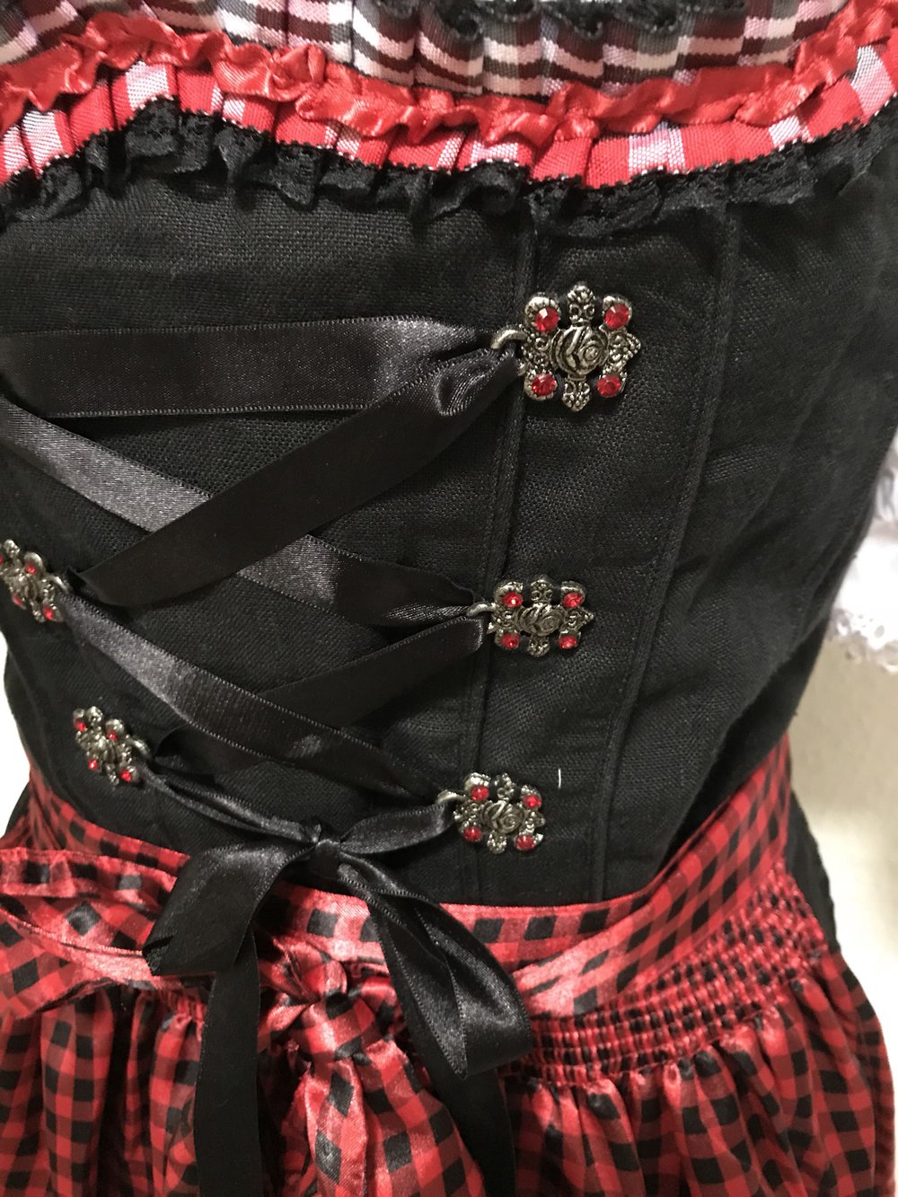 Wunderschönes Dirndl und schwarz -optional mit der Bluse-!