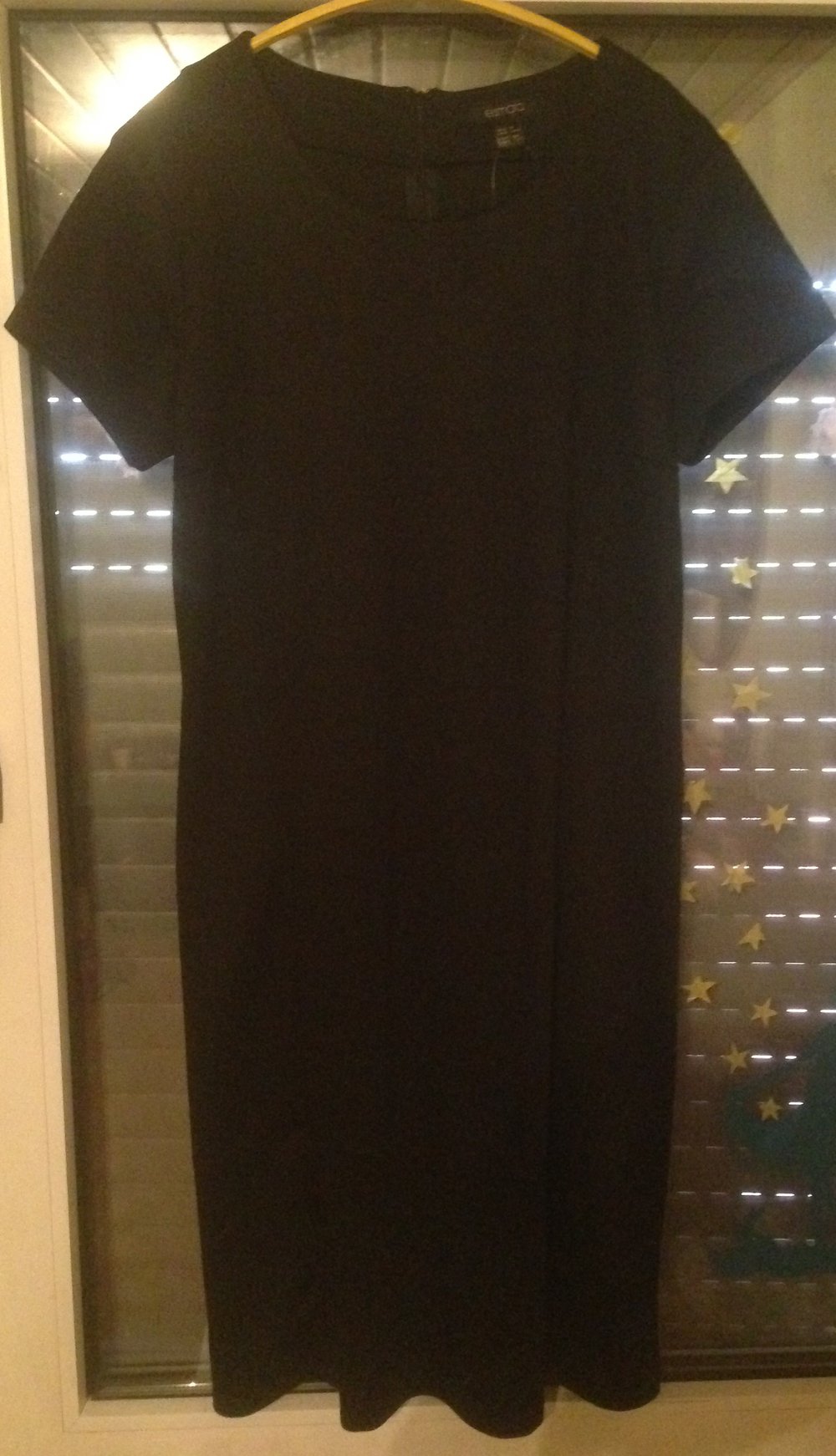schwarzes Kleid