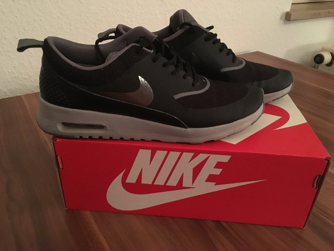 Nike Air Max Thea Frauen Sportschuhe Weiß Leger schwarzen Nike Air Max Thea Frauen Sportschuhe Weiß Leger schwarzen