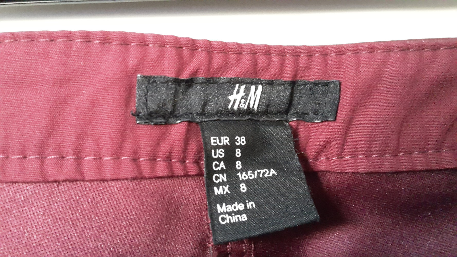 Neue, schöne, rote Lederhose