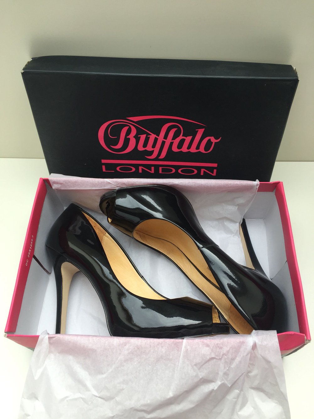Buffalo High Heel Peeptoe Pumps schwarz Leder Lack Optik Größe 40