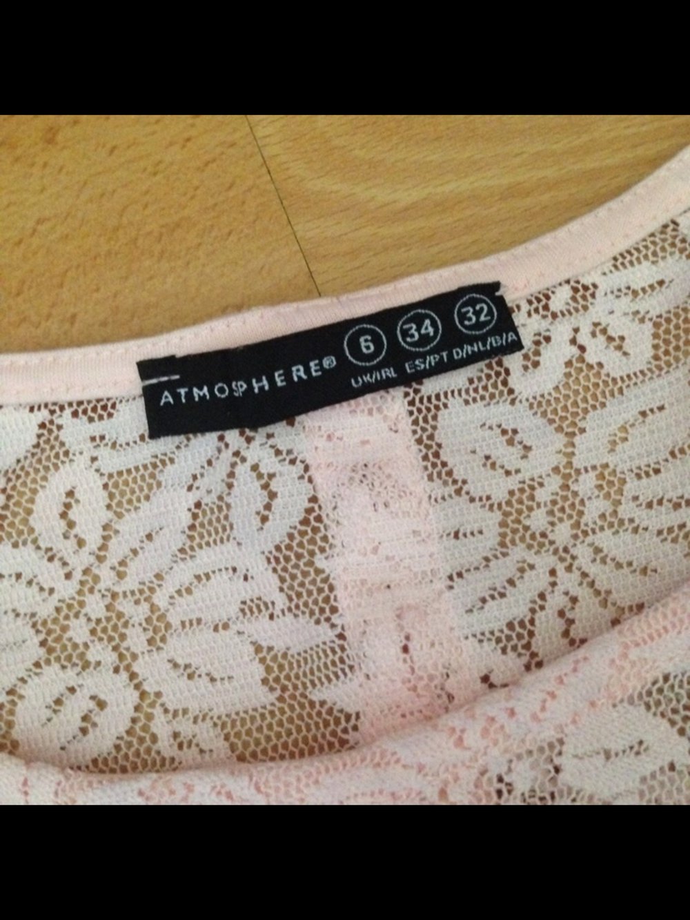 Rosanes Langarm Shirt aus Spitze