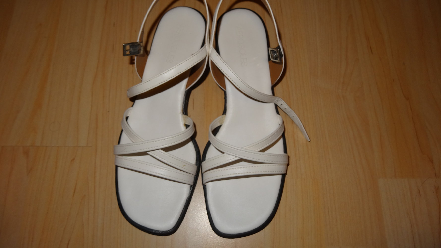 schöne Sandalen weiß