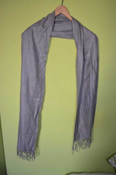 grauer Schal