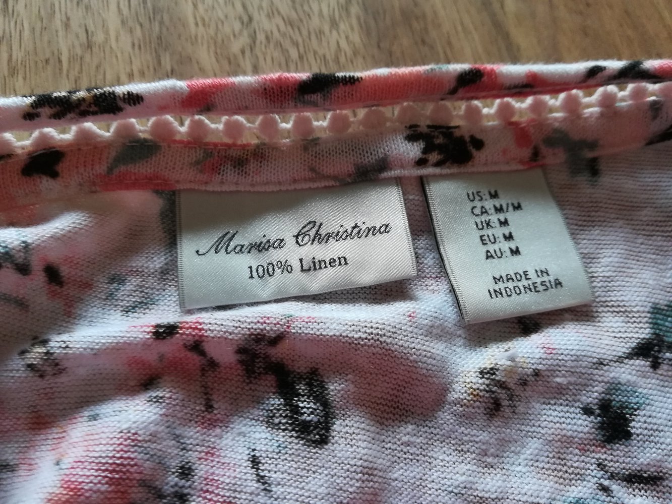 Top aus Leinen mit Kirschblütenmuster