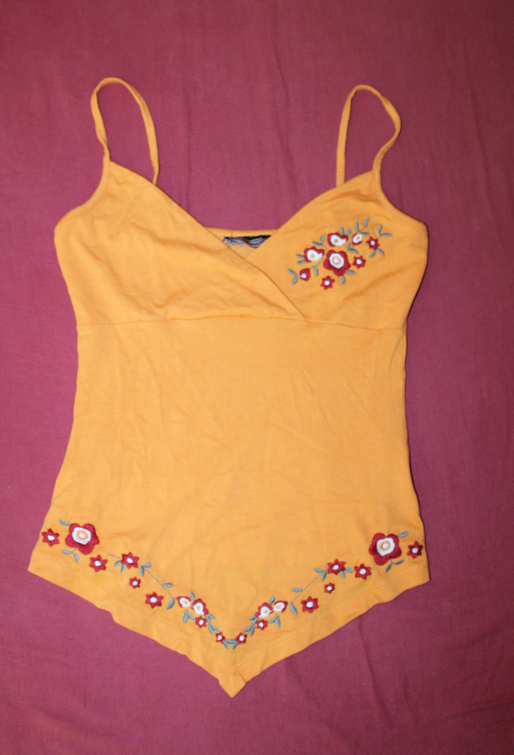 süßes Spaghettiträger Oberteil mit Blumen bestickt orange