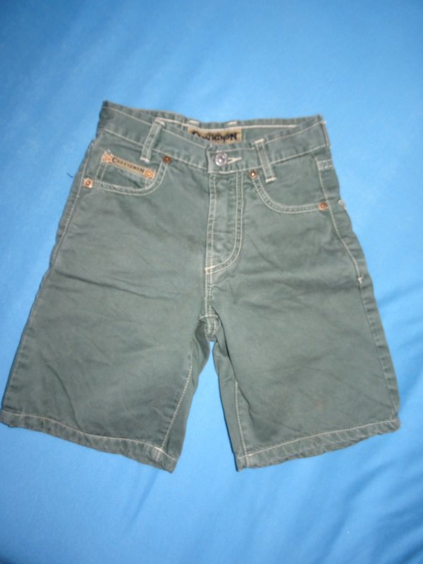 Kurze grüne Jeans von Chevignon Gr. 98/104