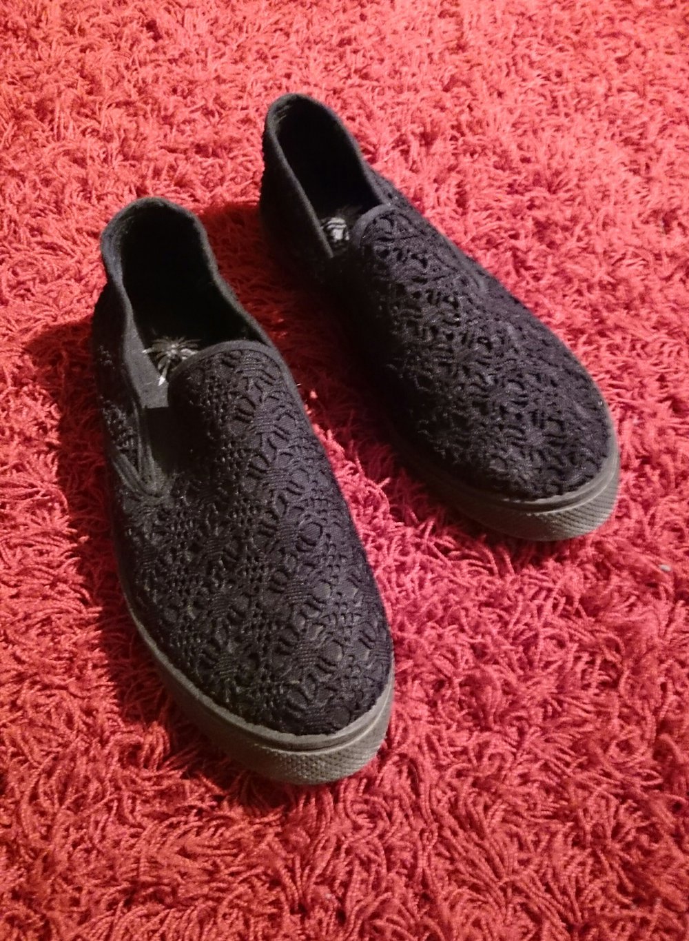 Schwarze Schuhe mit Spitze