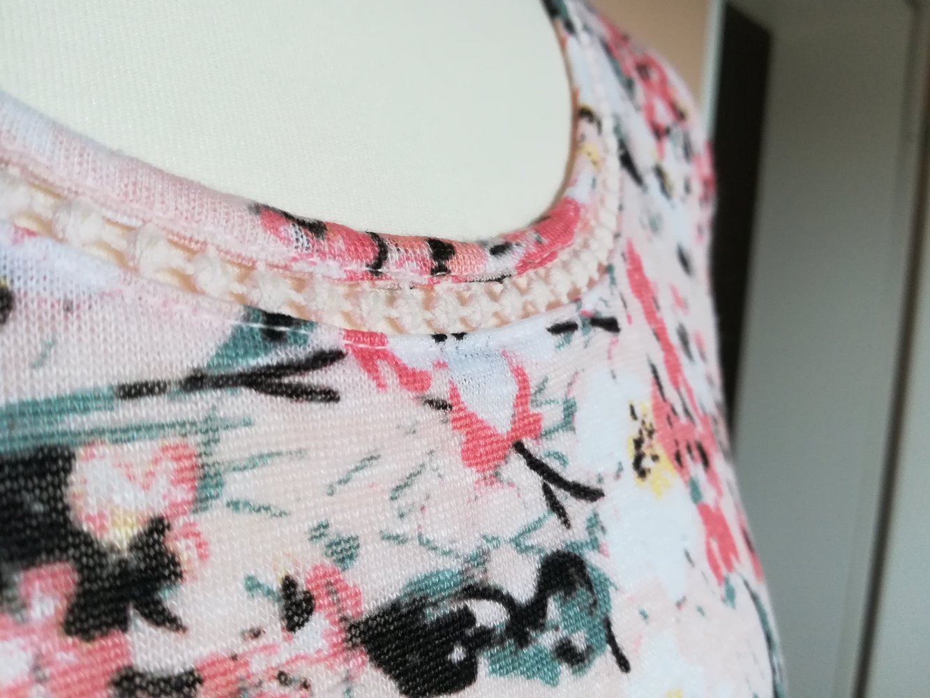 Top aus Leinen mit Kirschblütenmuster