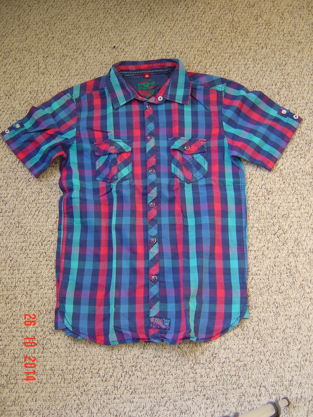 kariertes kurzärmeliges Hemd