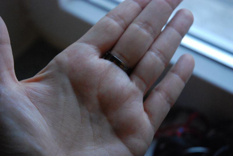 Ring mit großem schwarzen Stein