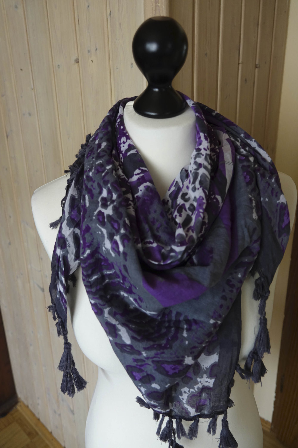 Schönes Lila/Graues Tuch