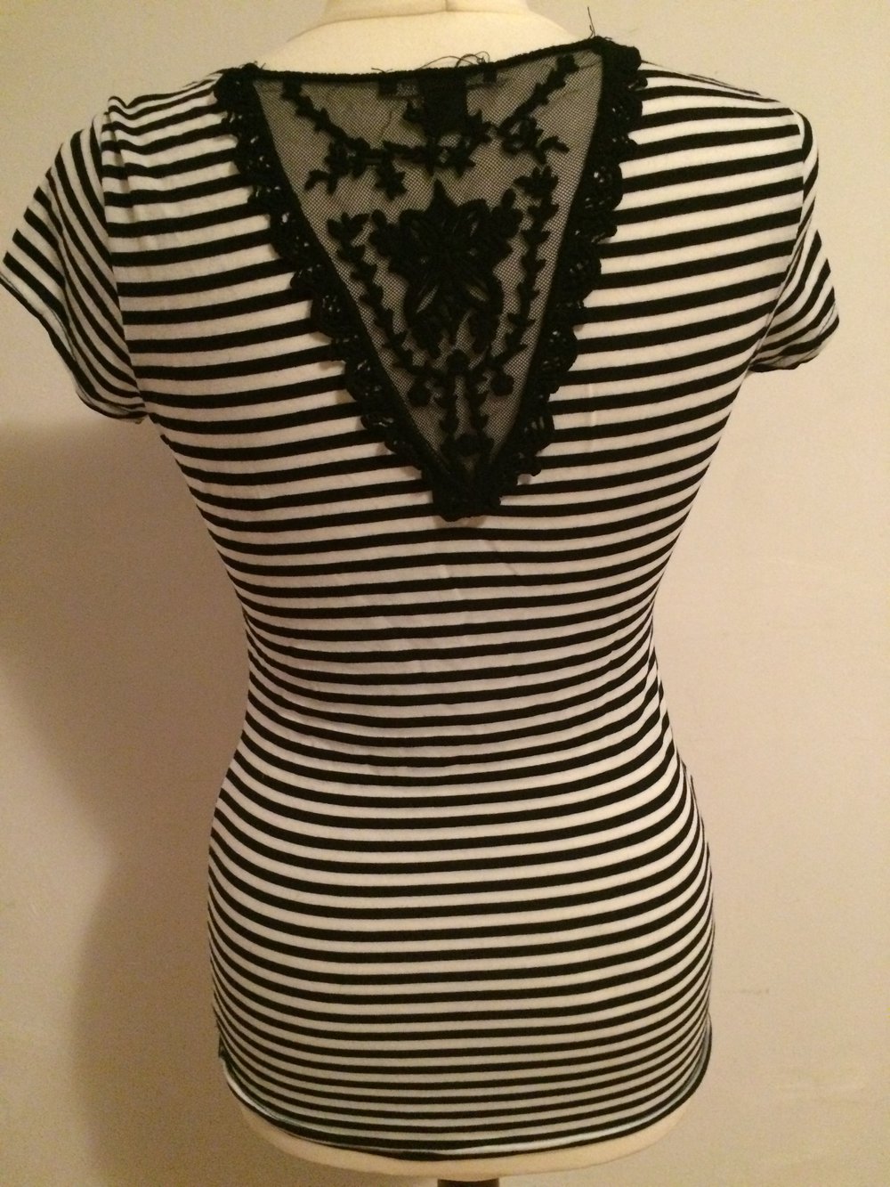 schwarz weiß gestreiftes T-Shirt