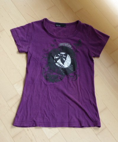 Lila T-Shirt mit coolem Print