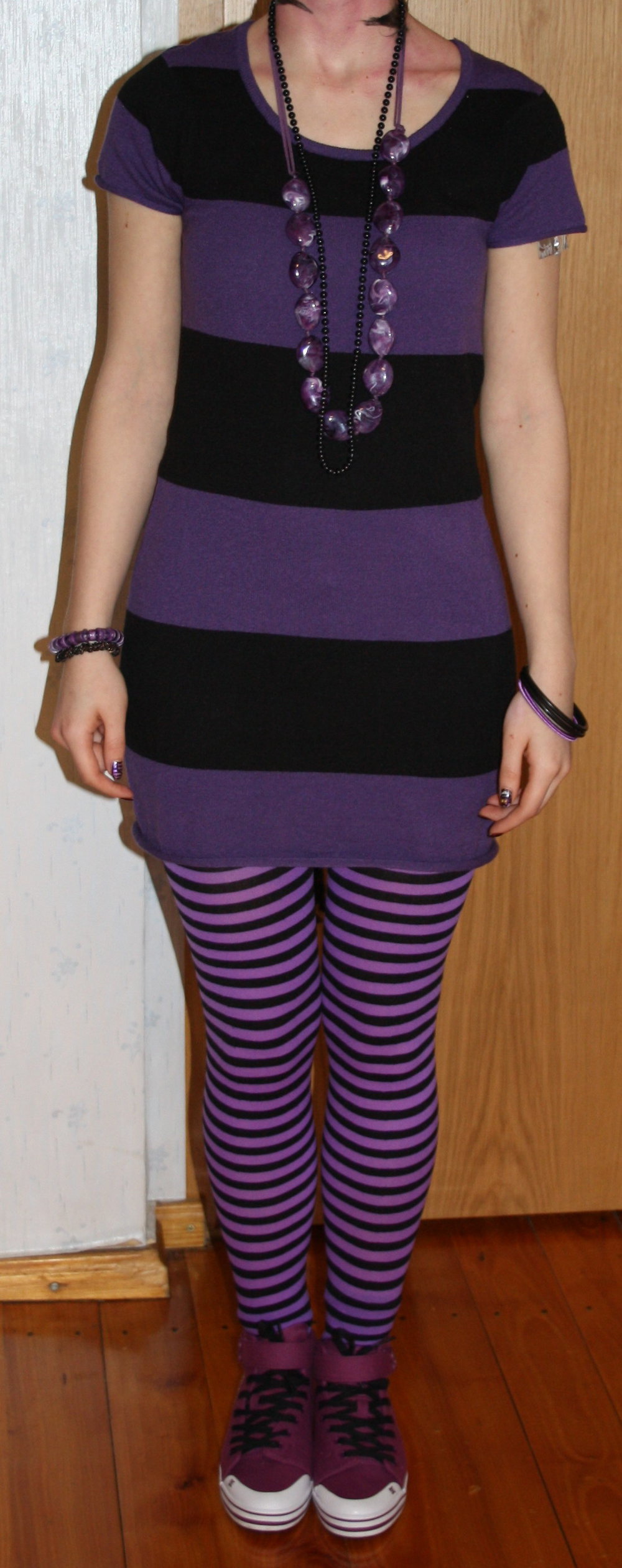 Lila-schwarz-gestreiftes Longshirt / Kleid