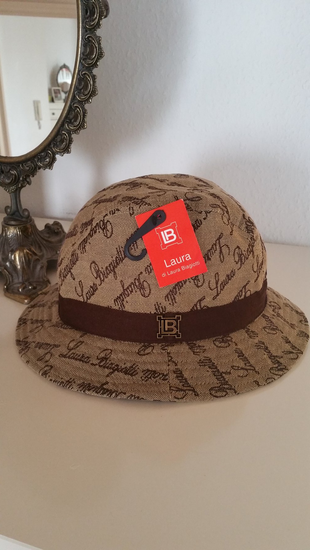 Sehr schöne Hut für dem Sommer 