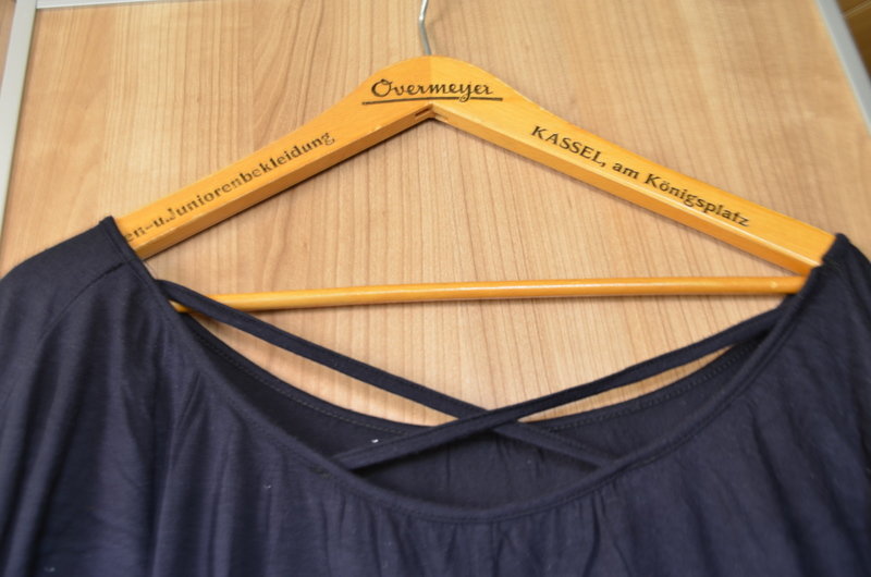 schönes blaues Oberteil