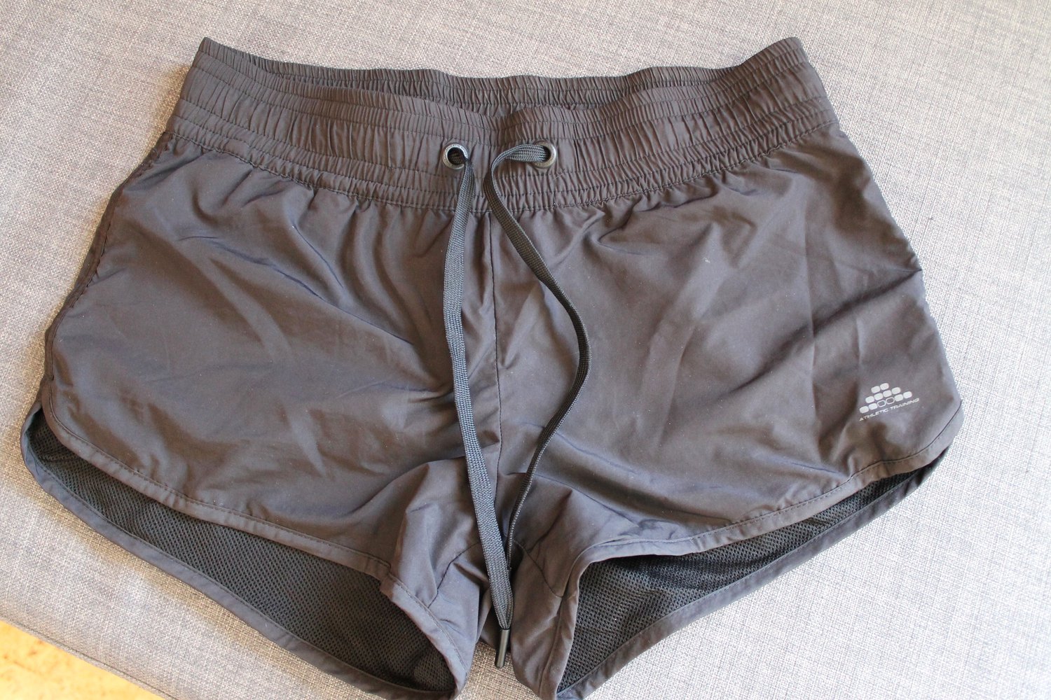 kurze Sporthose schwarz