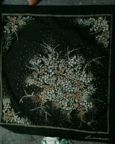 Schönes edeles tuch schwarz Herbst