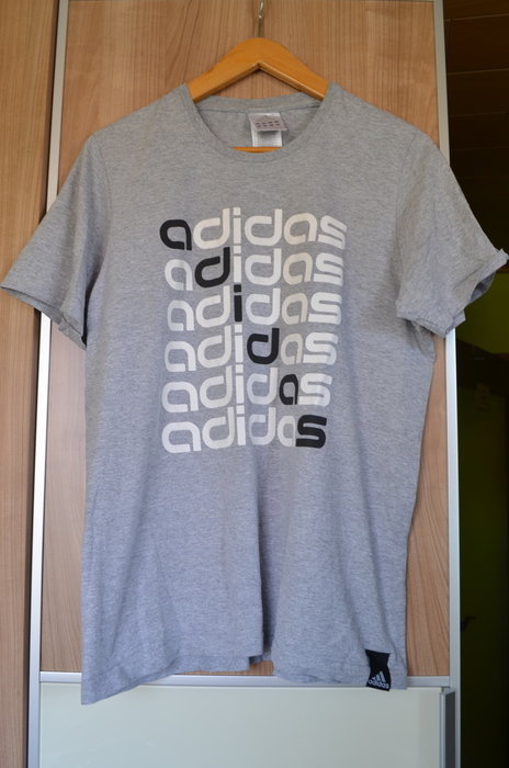 Graues Adidas T-Shirt