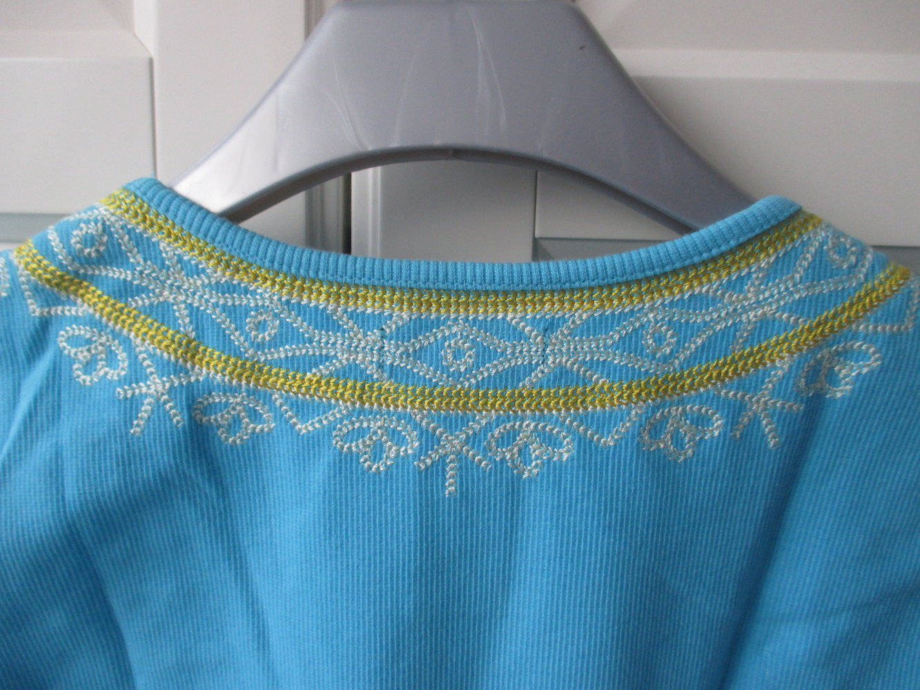 türkisfarbiges Kleid, Mode International /Victoria`s Secret mit Pailletten & gestickter Bordüre, orientalisch angehaucht, Gr. M 